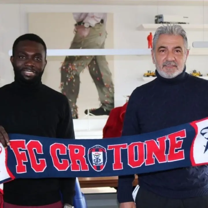 Crotone, «Benvenuto nella famiglia rossoblù, Theo!»: i pitagorici annunciano Awua