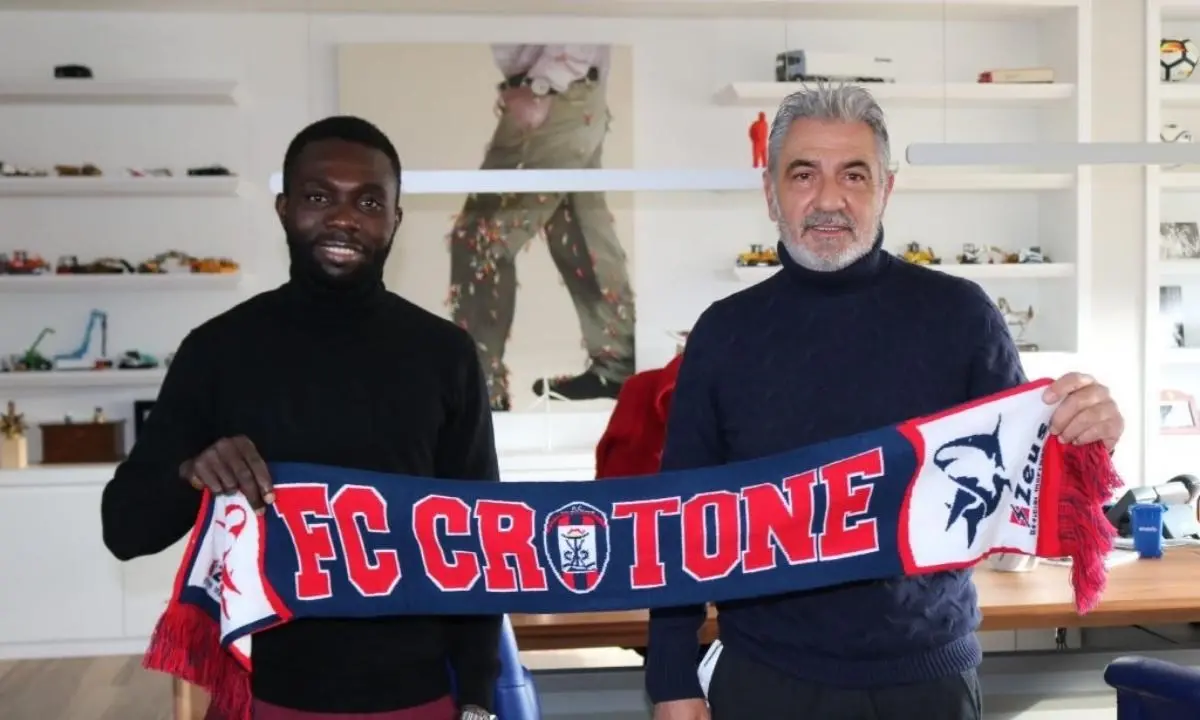 Crotone, «Benvenuto nella famiglia rossoblù, Theo!»: i pitagorici annunciano Awua