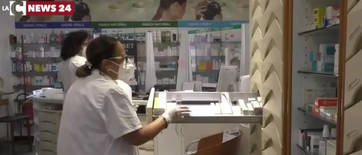 Finito in Italia l'antibiotico più usato per il Covid, introvabile nelle farmacie