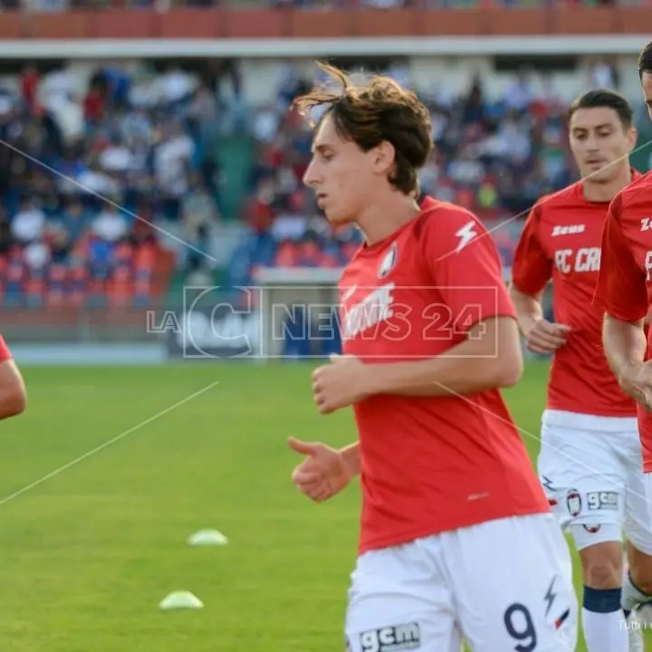 Serie B, ancora troppi positivi al Covid nel Crotone: a rischio la trasferta a Parma