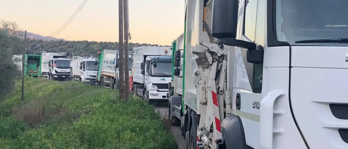Emergenza rifiuti a Corigliano Rossano, tir di nuovo in fila davanti all’impianto di Bucita