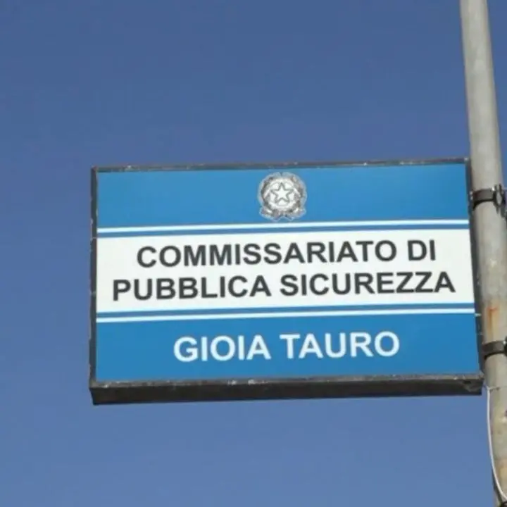 Gioia Tauro, ragazzo disabile resta bloccato in casa durante una fuga di gas: salvato dalla polizia