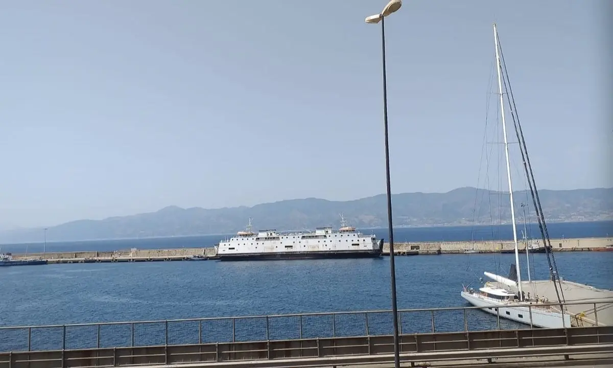 Porti Calabria, 37 mln per trasporto veloce tra Reggio e Messina: il bando del ministero Infrastrutture