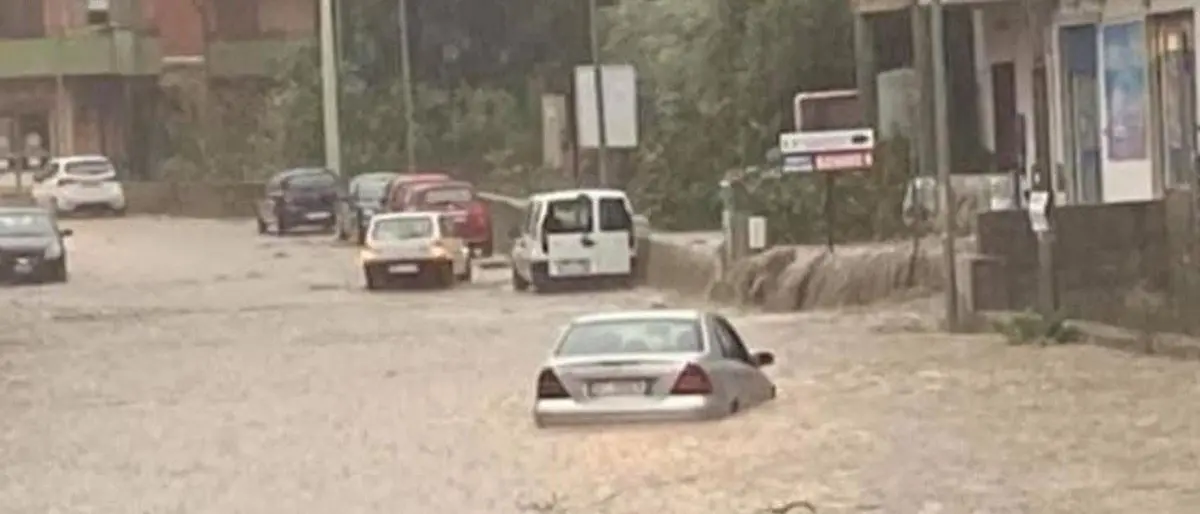Maltempo Reggio Calabria, il Comune: «Non uscite di casa e raggiungete i piani alti»