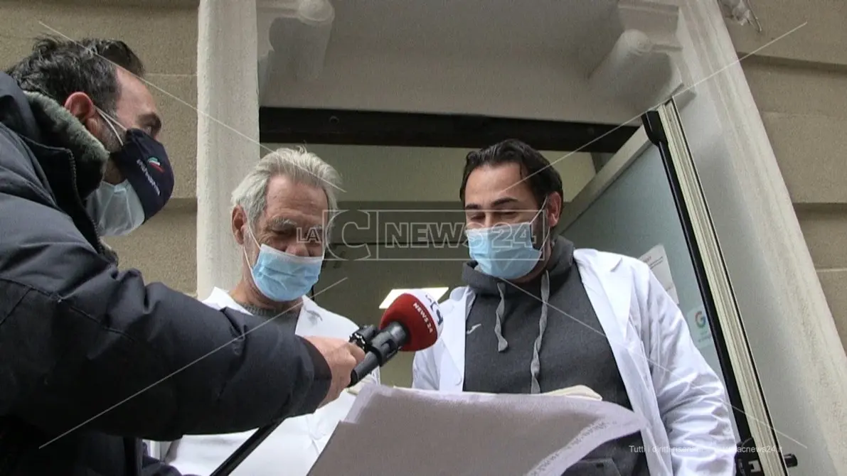 Accusato di riciclare i soldi dei clan: Palmi difende Recordare, mentre a Gioia è inviso