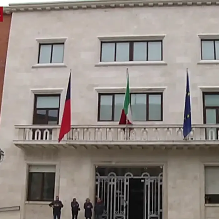 Crotone, la maggioranza “cade” sulla legge contro l’omofobia: la mozione è un caso politico