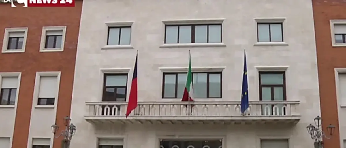 Crotone, la maggioranza “cade” sulla legge contro l’omofobia: la mozione è un caso politico