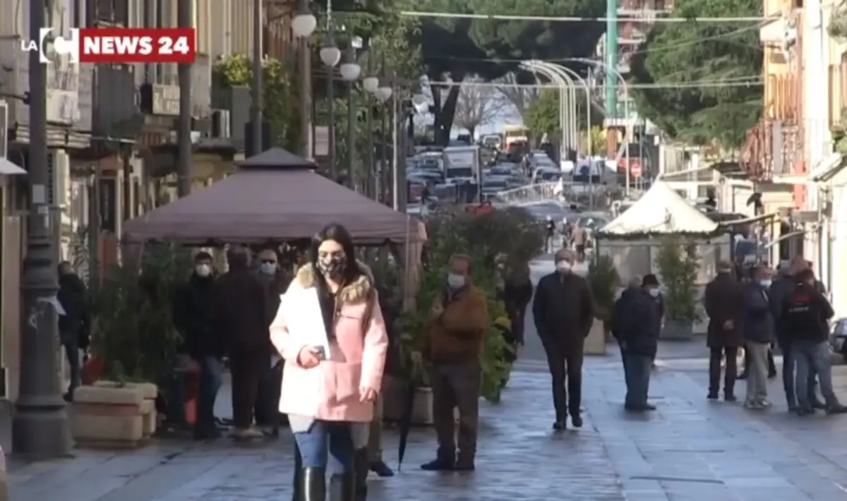 Nuovo Dpcm per Natale, parlano i cittadini: «Rispettiamo le regole». Il video