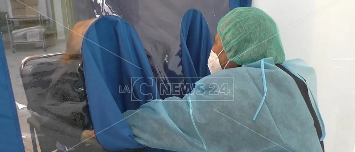 La stanza degli abbracci a Cosenza, «Un modo per arrivare al Natale con un pizzico di serenità in più»