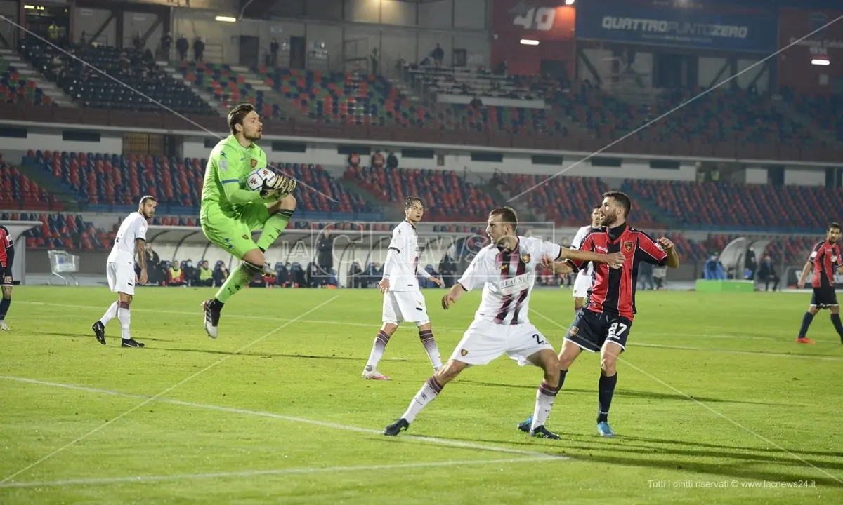 Cosenza-Salernitana, respinto il ricorso per l'ammonizione di Ba