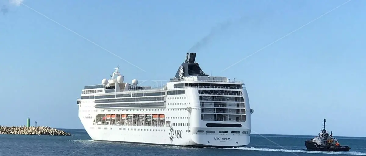 Gioia Tauro, Msc Opera in rada: vento troppo forte per stare in porto