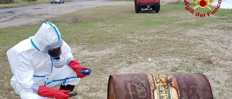 Fusto sospetto sulla spiaggia di Sant'Andrea, esclusa la presenza di sostanze tossiche