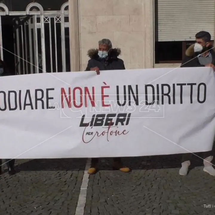 Ddl anti-omofobia, a Crotone sit in di protesta contro mozione consiliare