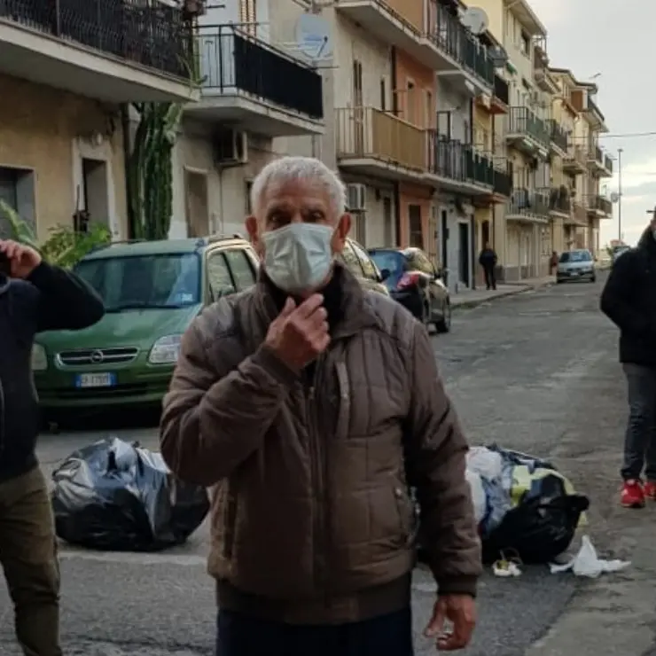 Corigliano Rossano, fogna sversa in strada: scoppia la protesta a Schiavonea