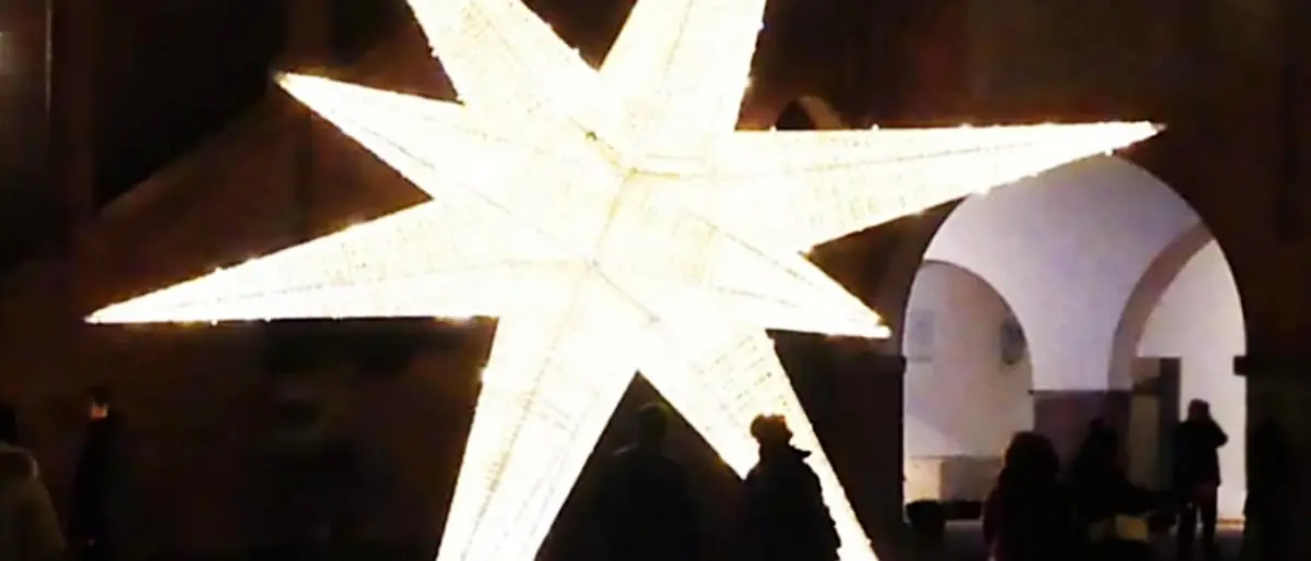 Sellia, donate luci natalizie per addobbare il borgo. Il sindaco: «Un piccolo miracolo»