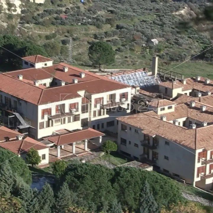 A Gerace il paradigma dello spreco: l’ospedale fantasma in uno dei borghi più belli d’Italia