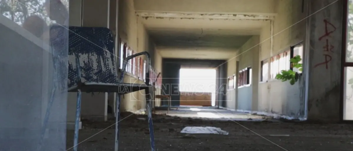 Il manicomio abbandonato di Girifalco, il più spettrale monumento allo spreco della Calabria