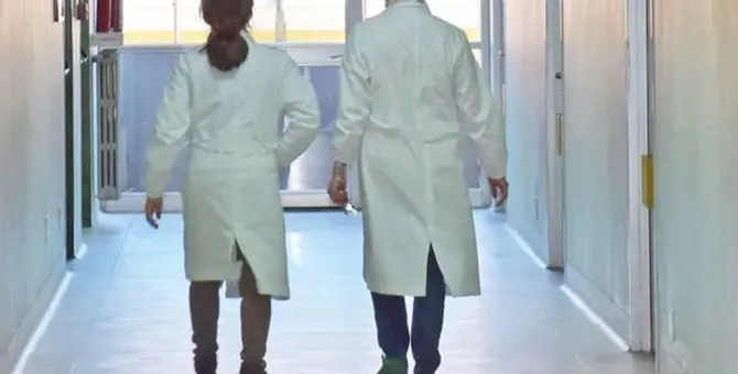 Crotone, denuncia degli operatori di guardia medica: «Mancano sicurezza, igiene e privacy»