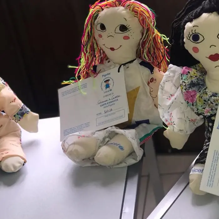 I migranti dello Sprar di Civita e Cerchiara realizzano le pigotte dell'Unicef