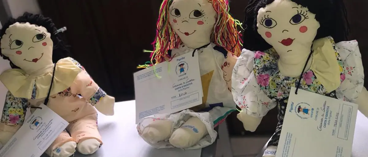 I migranti dello Sprar di Civita e Cerchiara realizzano le pigotte dell'Unicef