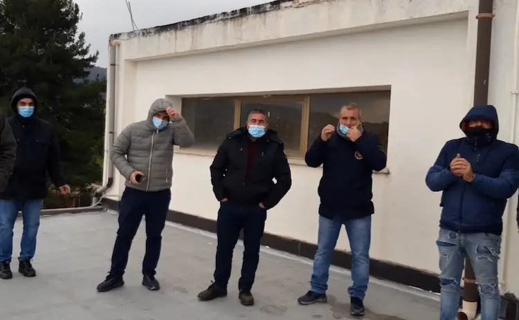 Senza stipendio da mesi, nuova protesta degli operai del consorzio di bonifica di Trebisacce