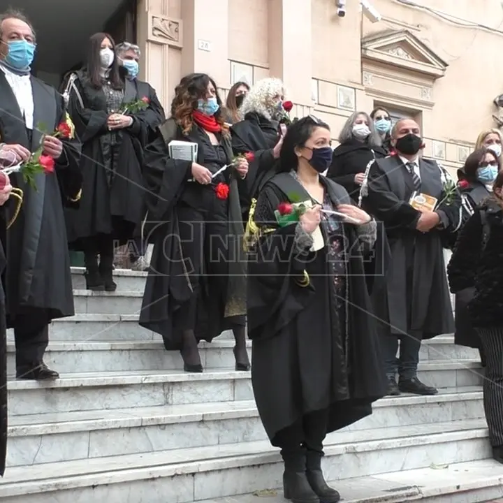 Protestano i magistrati onorari, flash mob a Palmi e Locri: «Senza di noi il sistema collassa»