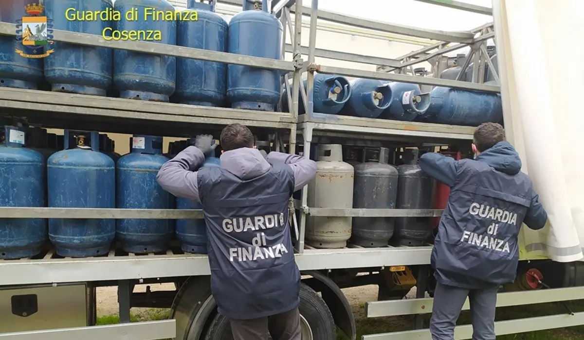 Sequestrato stabilimento bombole gpl non a norma: denunciati due imprenditori