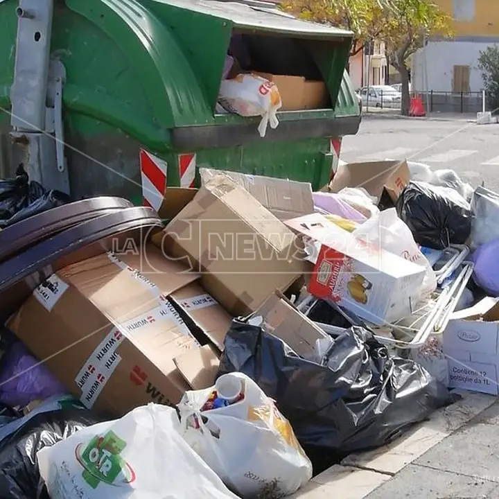 Maltempo blocca impianti rifiuti nel Crotonese, il sindaco: «Serve una discarica pubblica»