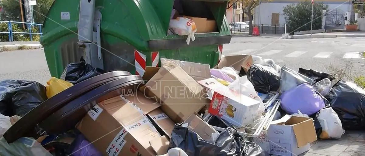Maltempo blocca impianti rifiuti nel Crotonese, il sindaco: «Serve una discarica pubblica»