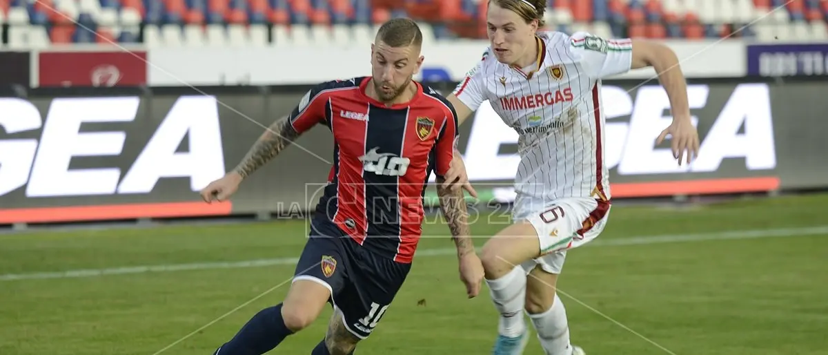 Serie B, Cosenza punito ancora da un ex: Varone regala i 3 punti alla Reggiana