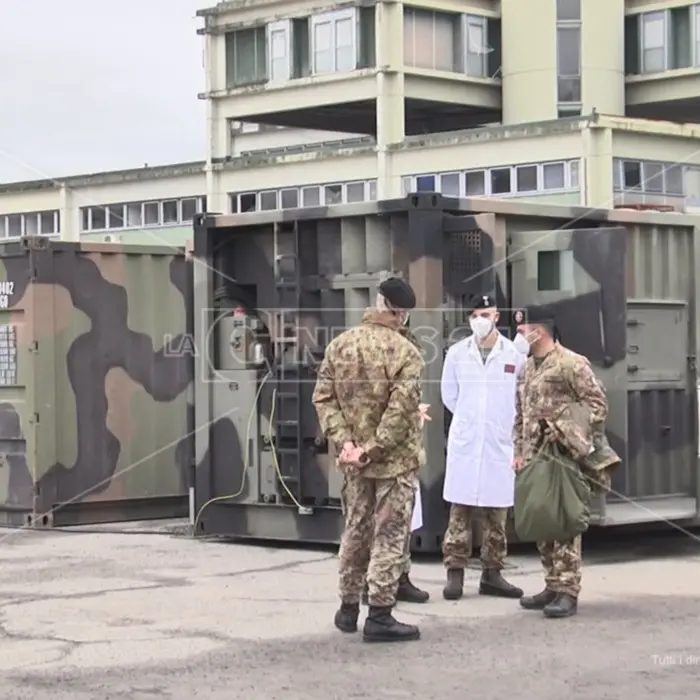 Coronavirus, dimesso il primo paziente dall'ospedale da campo di Cosenza