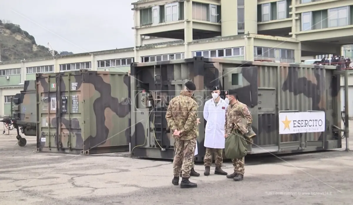 Coronavirus, dimesso il primo paziente dall'ospedale da campo di Cosenza