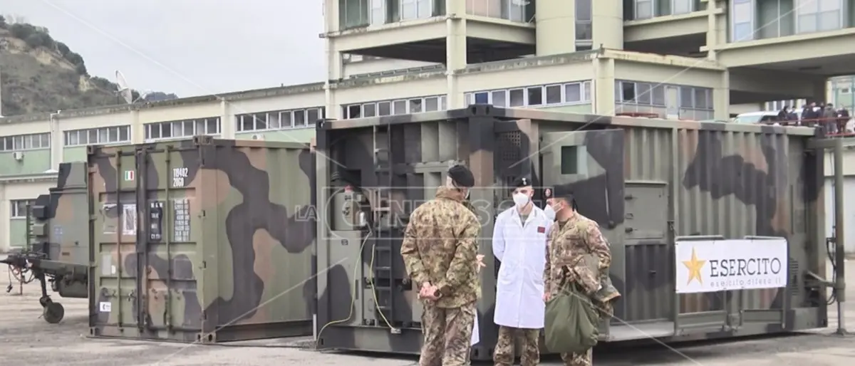 Coronavirus, dimesso il primo paziente dall'ospedale da campo di Cosenza