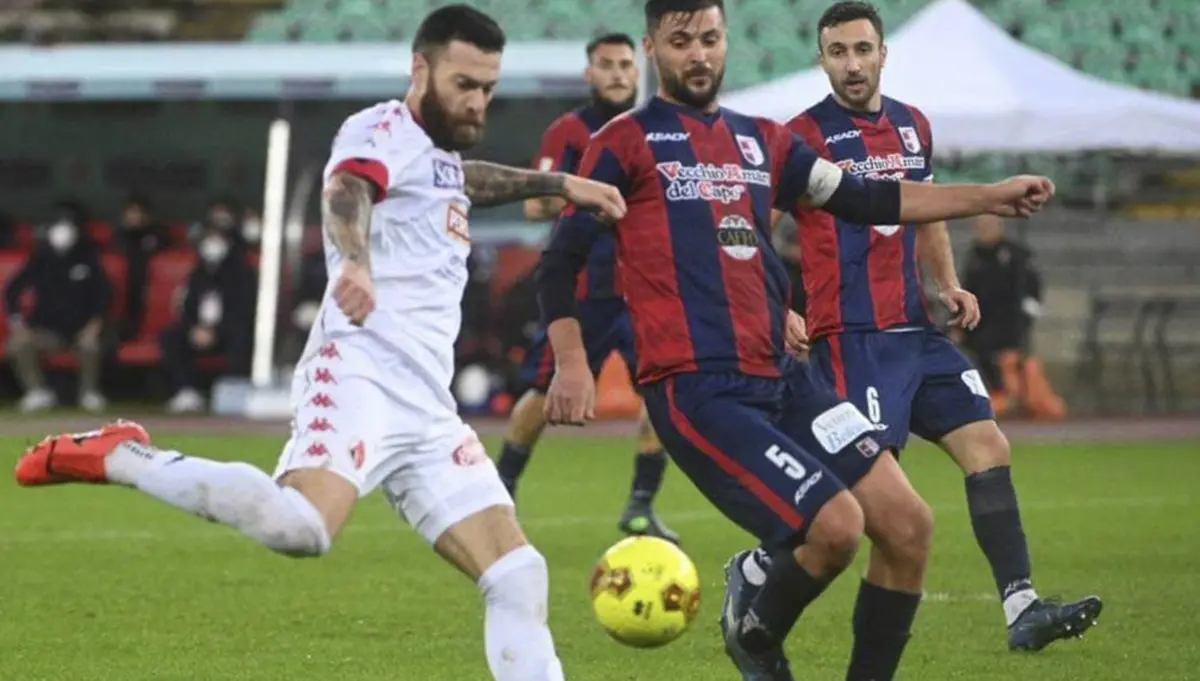 Lega Pro, Marson para un rigore e la Vibonese strappa un punto: a Bari finisce 0-0