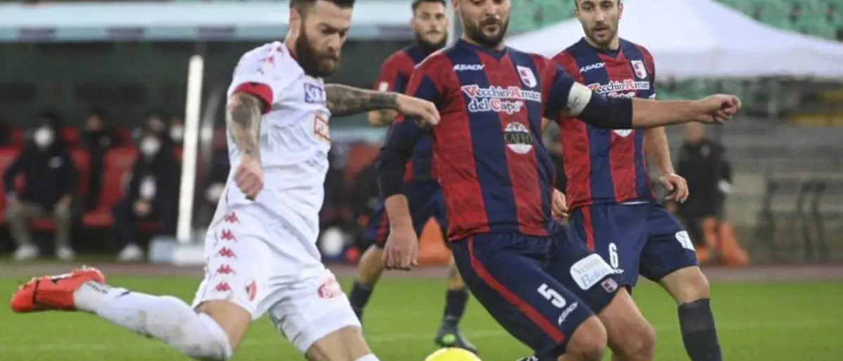 Lega Pro, Marson para un rigore e la Vibonese strappa un punto: a Bari finisce 0-0