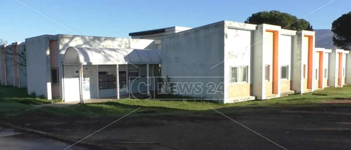 Rende, da oggi scuole aperte: genitori sul piede di guerra per le classi pollaio