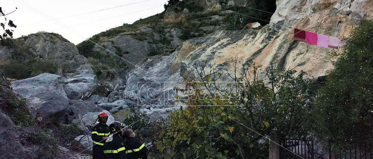 Cassano, sopralluogo della protezione civile dopo il crollo del costone