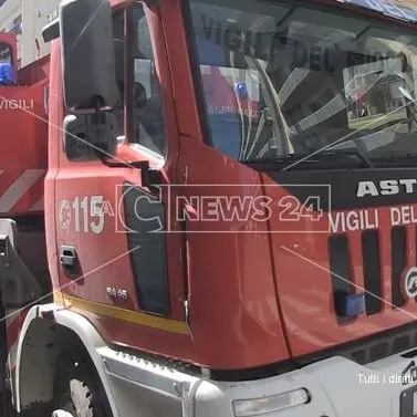 Tragedia nel Cosentino, incendio in un'abitazione di Luzzi: morta una donna