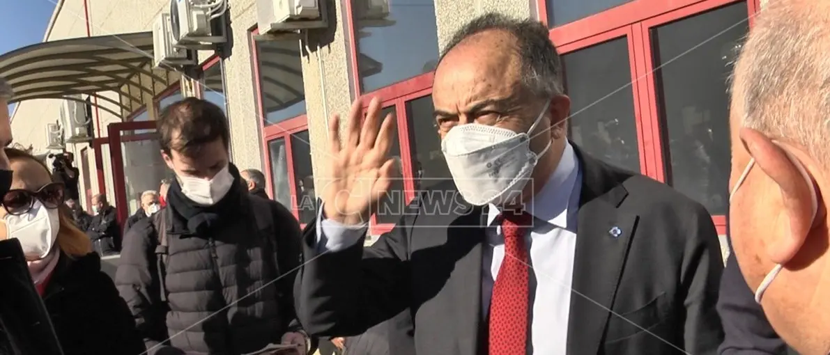 Aula bunker, tutta la stampa cerca Gratteri: «Oggi c’è il ministro, io sto zitto»