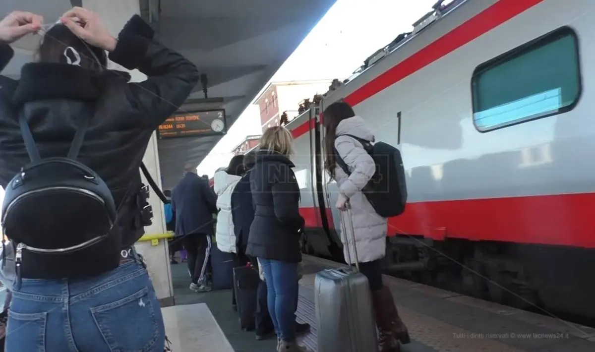 Rientri in Calabria, si avvicina la dead line: corsa agli ultimi posti su treni e aerei