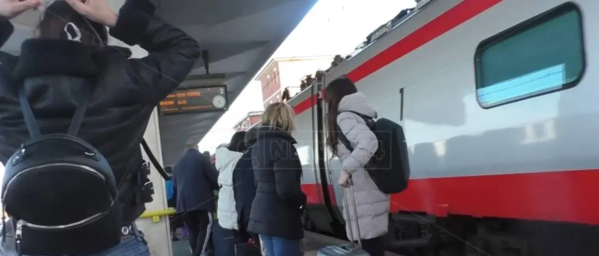 Rientri in Calabria, si avvicina la dead line: corsa agli ultimi posti su treni e aerei