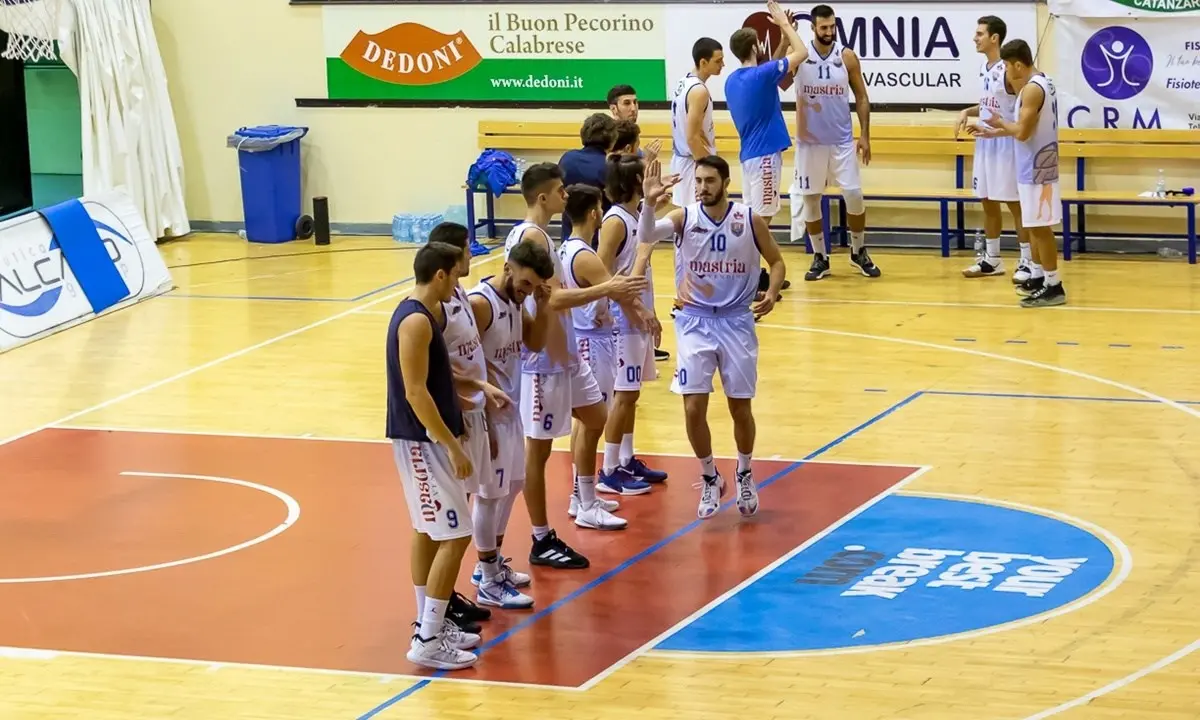 Basket, in Serie B sorride la Mastria Catanzaro: la Viola cade contro il Nardò