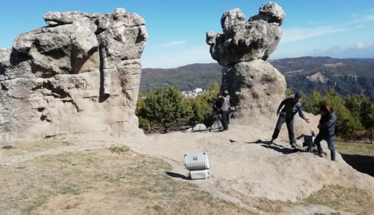 Gli elefanti di pietra di Campana e i borghi di Calabria protagonisti in tv