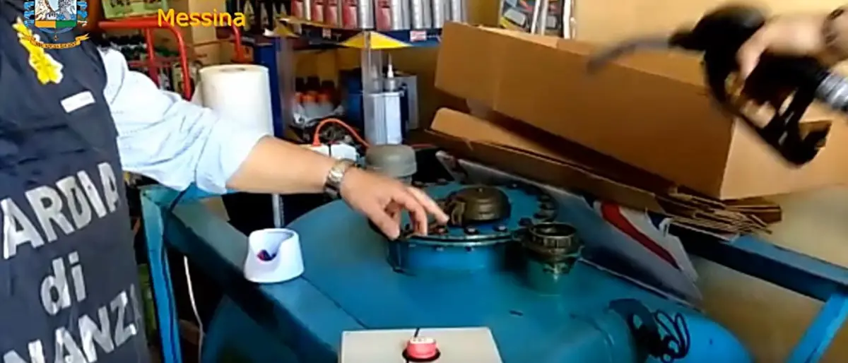Gasolio di contrabbando tra Calabria e Sicilia: 4 misure cautelari e sequestri