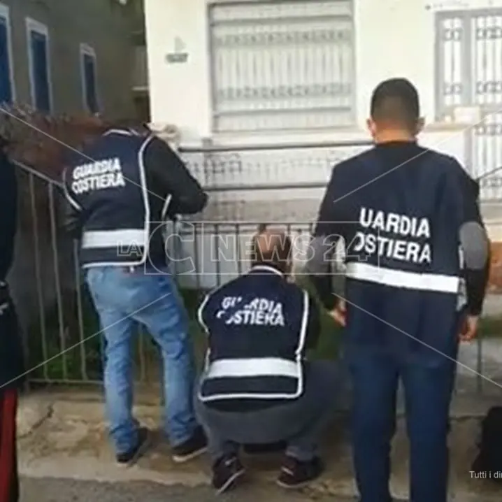 Costruite a ridosso della spiaggia e sul demanio marittimo, sequestrate 61 villette a Caminia