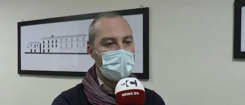 Corigliano-Rossano s’illumina a festa, addobbi di Natale nelle principali vie non senza polemiche