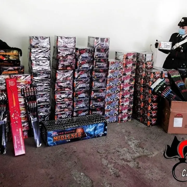 Deteneva illegalmente fuochi d'artificio: denunciato 66enne a Montebello Jonico