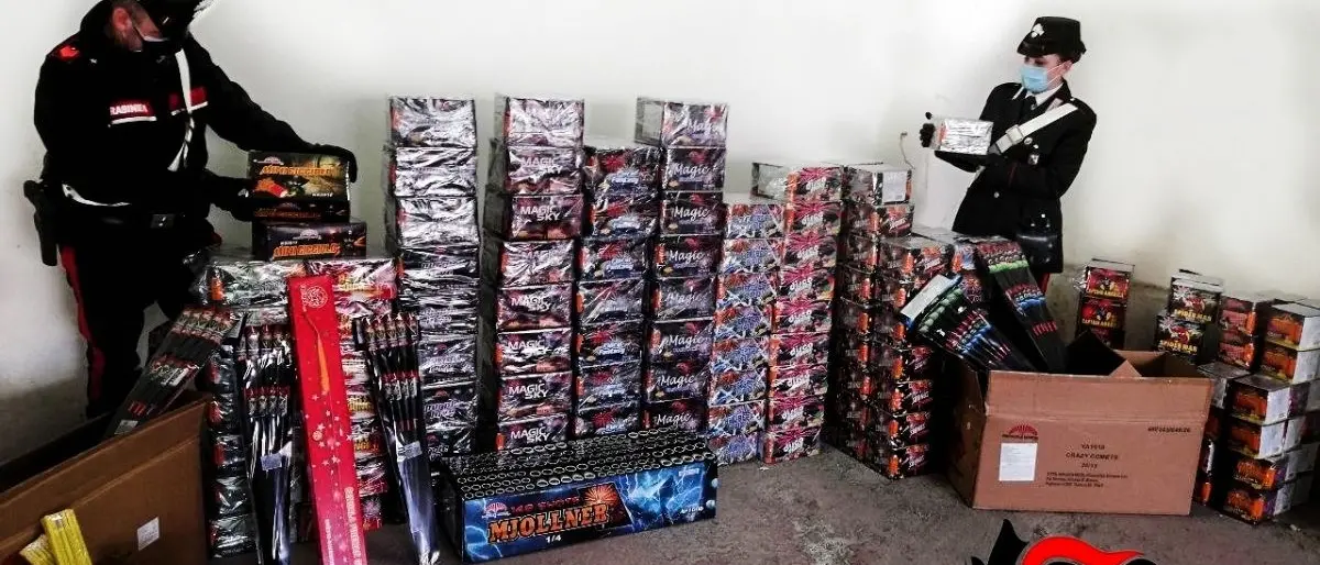 Deteneva illegalmente fuochi d'artificio: denunciato 66enne a Montebello Jonico