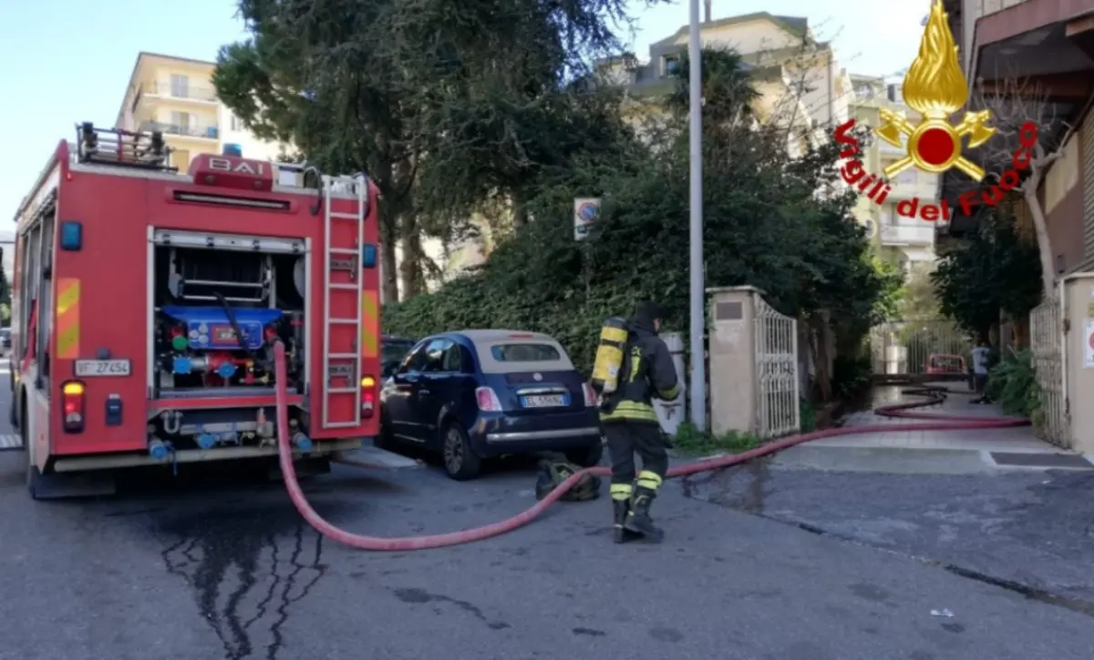 Incendio in una abitazione a Lamezia, salva la proprietaria