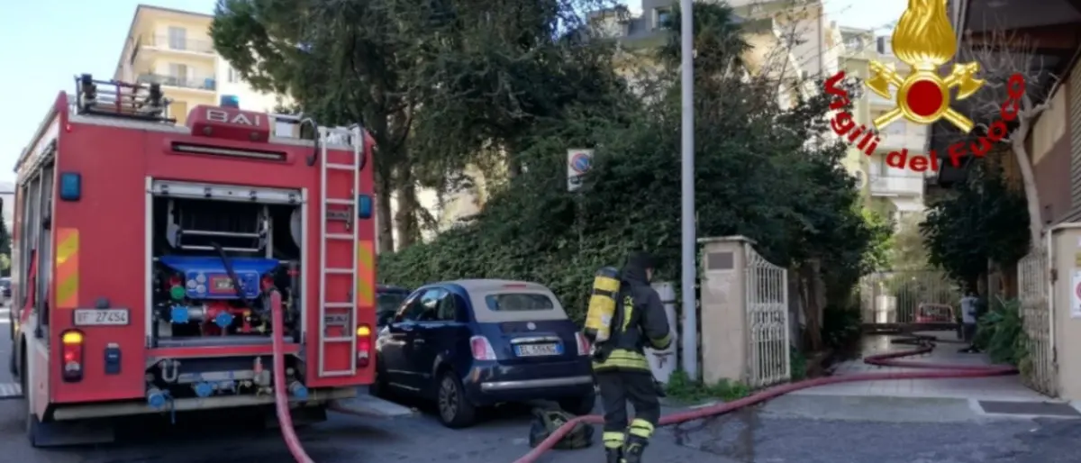 Incendio in una abitazione a Lamezia, salva la proprietaria